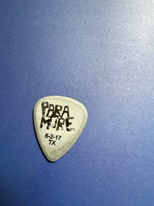 ((( PARAMORE ))) guitar pick - VERY RARE