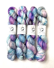 QUEEN CITY YARN - Amazing DK - 6 skeins of gorgeous colors - Pillow Fight A