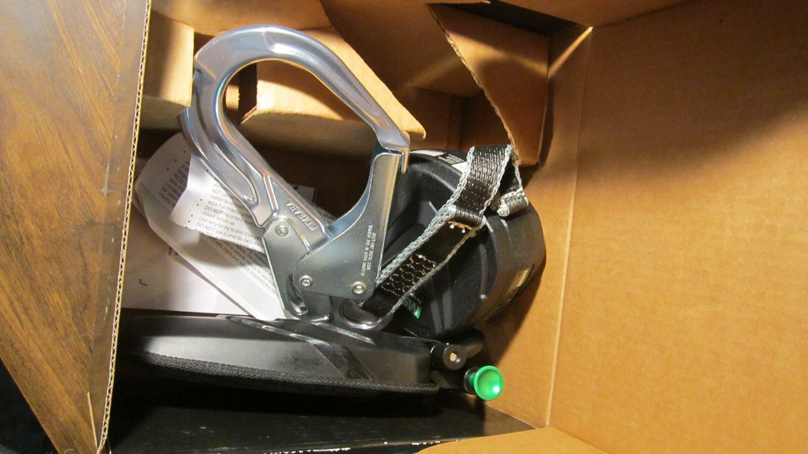 MSA 10192012 Vedge Personal Fall Limiter 8ft Self Retracting Single