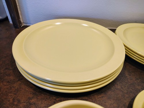 PROLON WARE YELLOW DISH SET - FLORENCE MASS - SERVICE FOR 4 - Picture 2 of 9