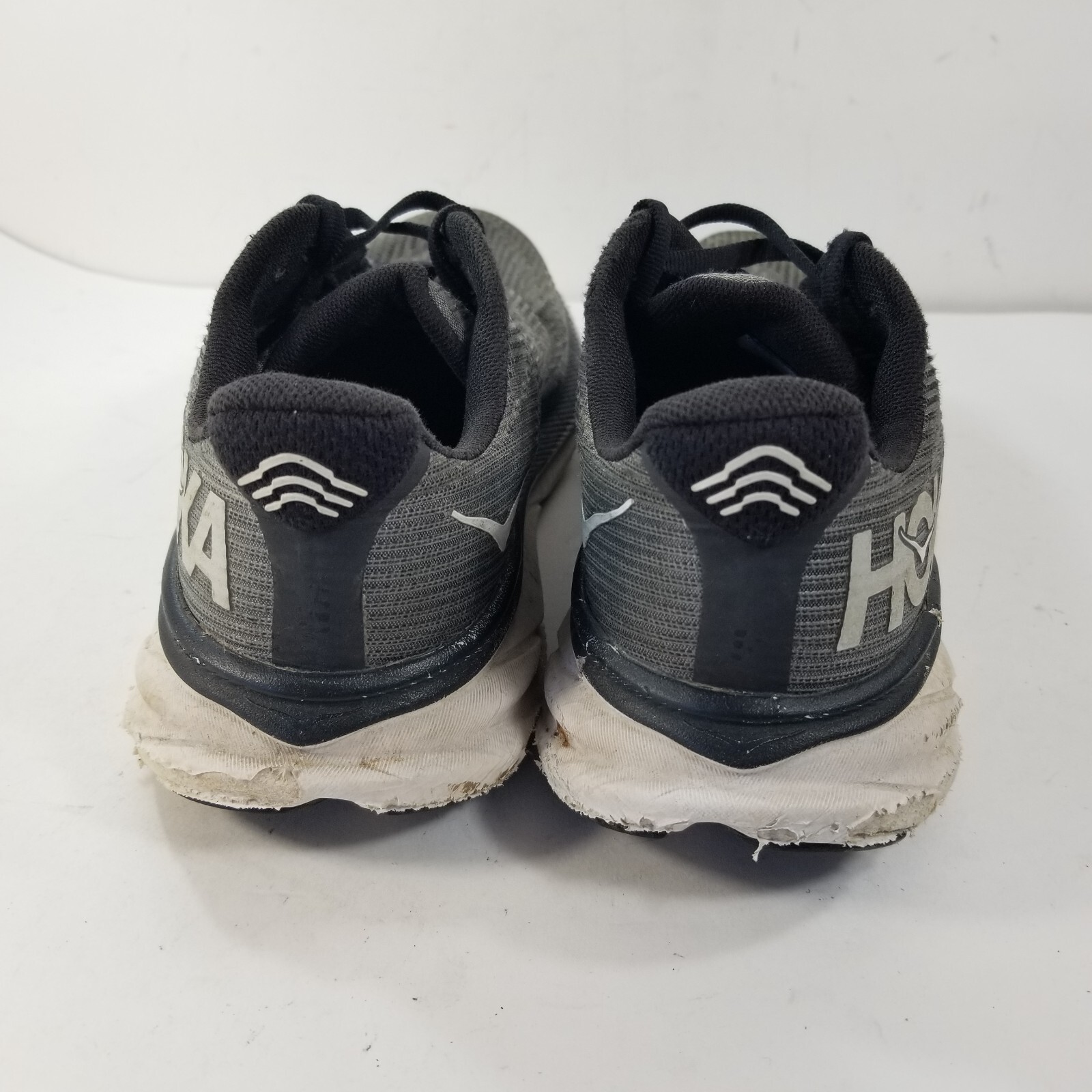 HOKA ONE ONE Clifton 9 Youth Big Kid Sneaker, Black/White, Unisex Size 6.5 MD US thumbnail 5