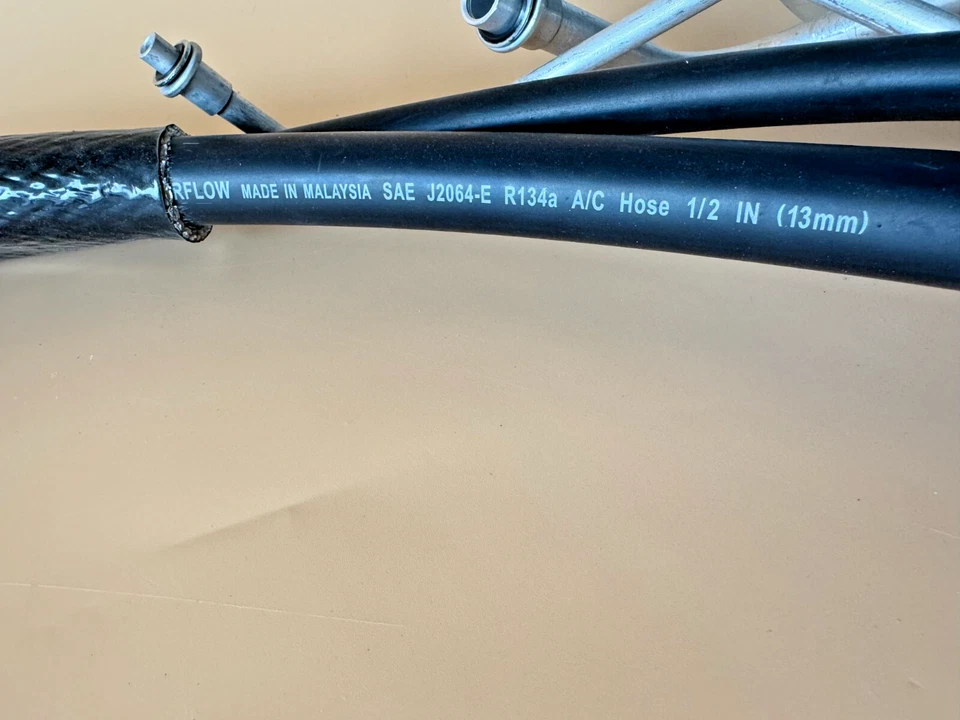 Manguera refrigerante aire acondicionado Chrysler Town & Country Grand Caravan 3,6 L 05005204AC Foto 2 de 4
