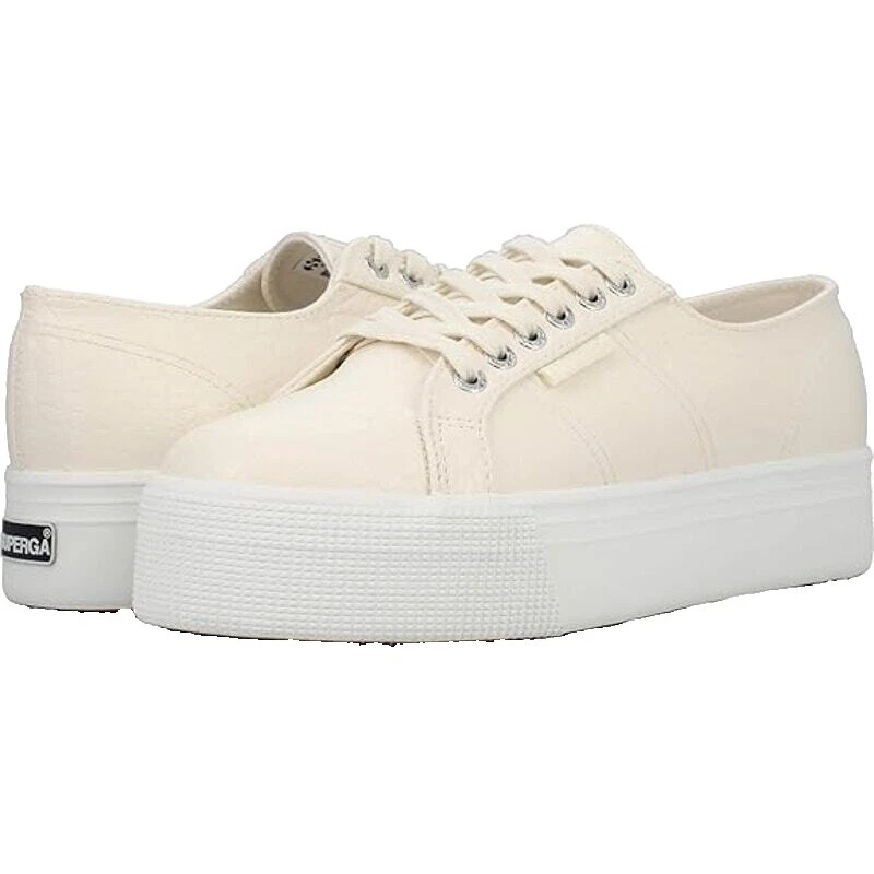 Tênis esportivo de couro branco Superga para mulheres