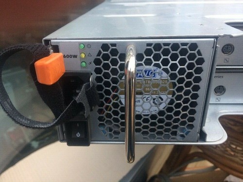 Baie de stockage Dell PowerVault MD1200 double contrôleur double alimentation 12 x 300 15K REF A - Photo 6/8