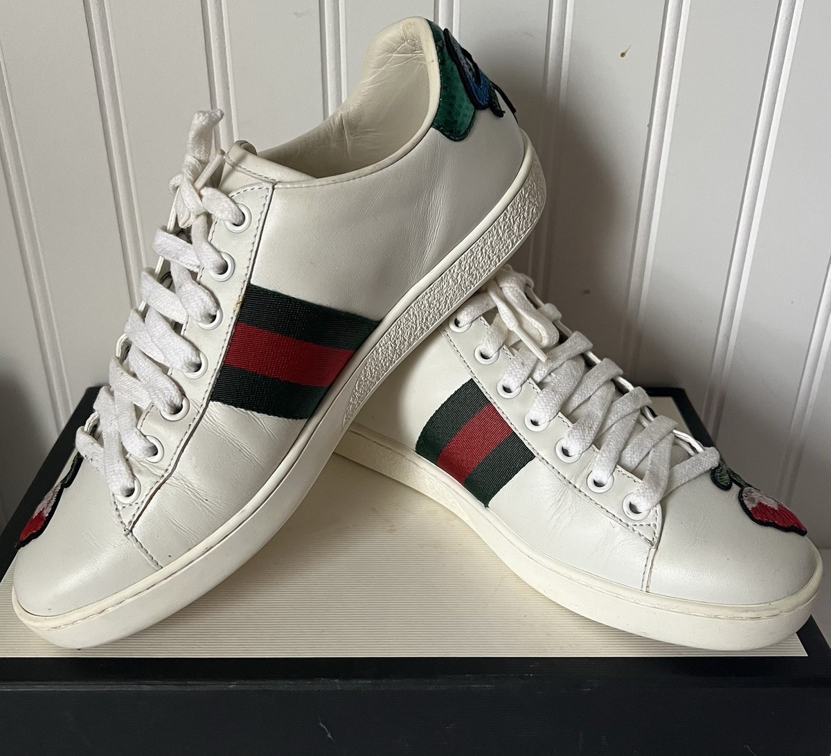 新品　GUCCI エース ビー　スニーカー GUCCI Ace スニーカー ビー 刺繍 ホワイト 【公式通販】