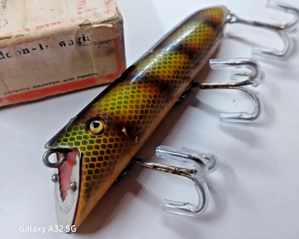 Heddon Basser Vintage Fishing Lures 8500 L Perch Scale Hedd-on Basser Marked Box - Image 2 of 4