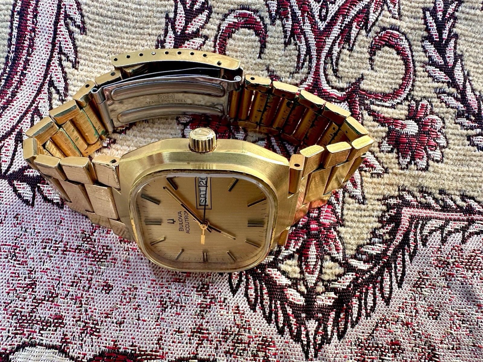 Vintage 1974 Bulova Accutron TV Dial Day-Date men's watch image 6