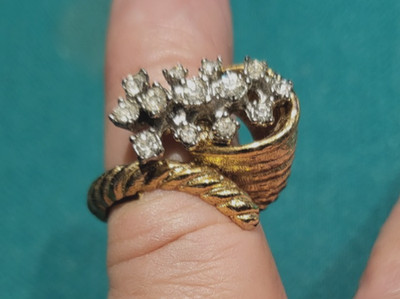 Vintage Cornucopia/Horn Of Plenty Gold Tone Ring w/13 Clear Rhinestones, Size 6