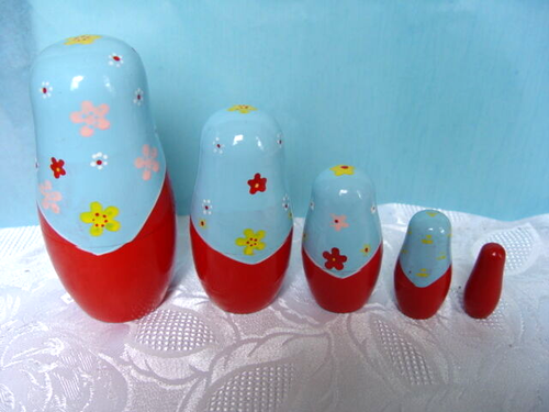 BABUSHKA WOODEN DOLL--5 dolls in 1 RED & BLUE - Picture 4 of 6