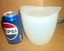 Pampered Chef 3 Cup Silicone Measuring Cup/Prep Bowl With Plastic Lid