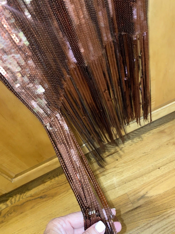 Vestido Lulus Anjou Bronce Lentejuelas Brillo.   Mujer pequeña. Usado una vez. Foto 3 de 4