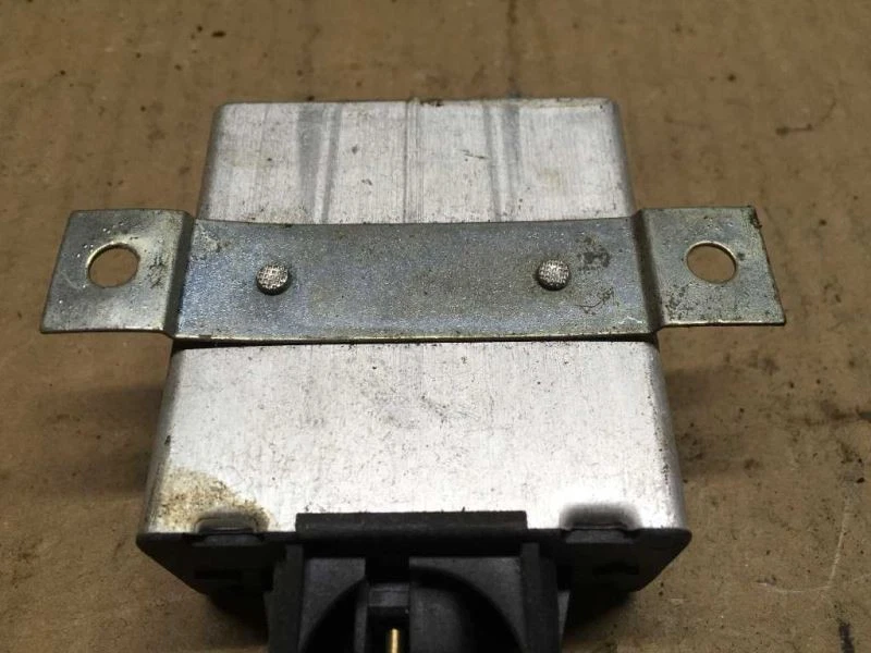 SEAT BELT RELAY CONDENSOR FITS 86 87 88 89 90 91 MERCEDES BENZ 300E - Image 3 of 4