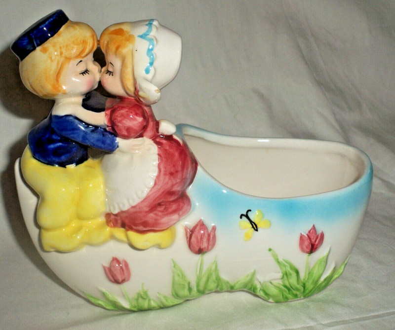 1950's Dutch Wood Shoe Lefton Boy & Girl Kissing Couple Ceramic Figurine Planter