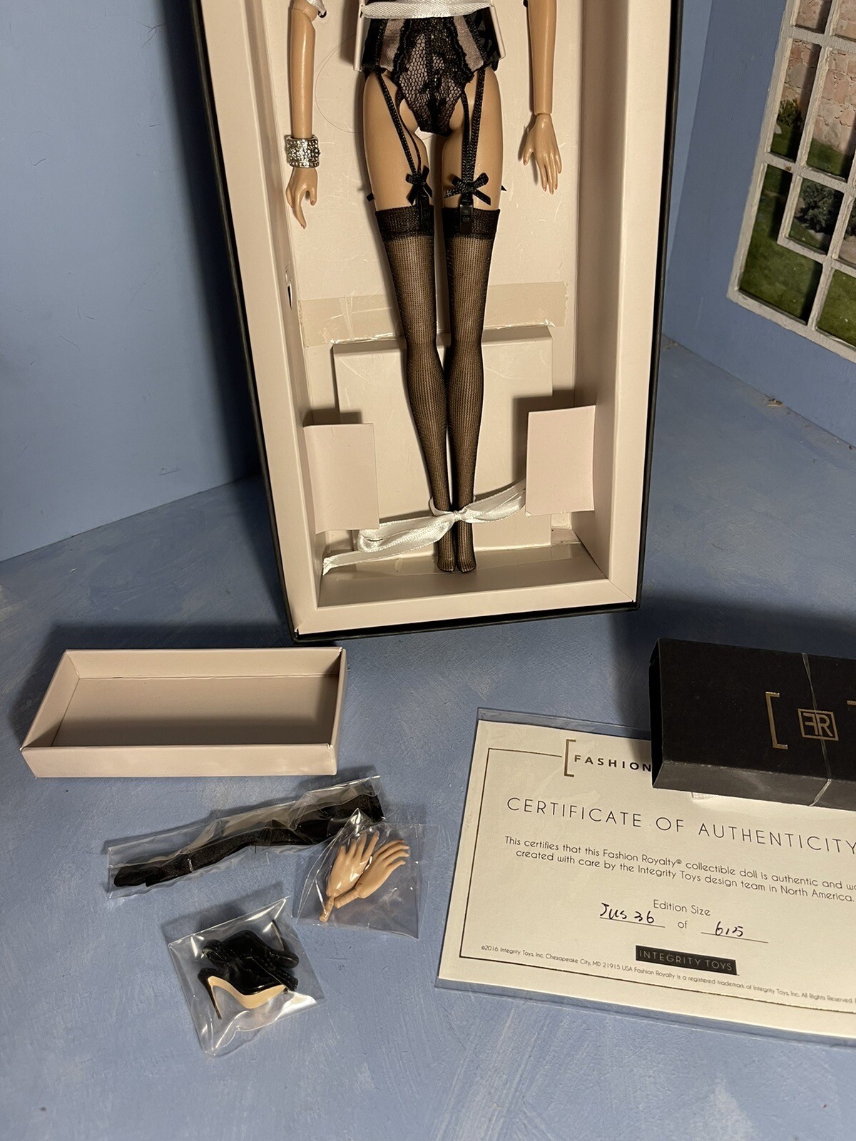 FASHION ROYALTY- JUST A TEASE MADEMOISELLE JOLIE,  LE615, COMPLETE VHTF 12" DOLL