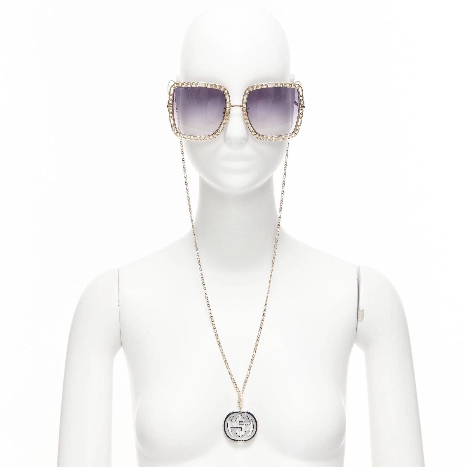 GUCCI GG1033S GG logo breloque chaîne dorée garniture carré oversize sunnies avec chaîne