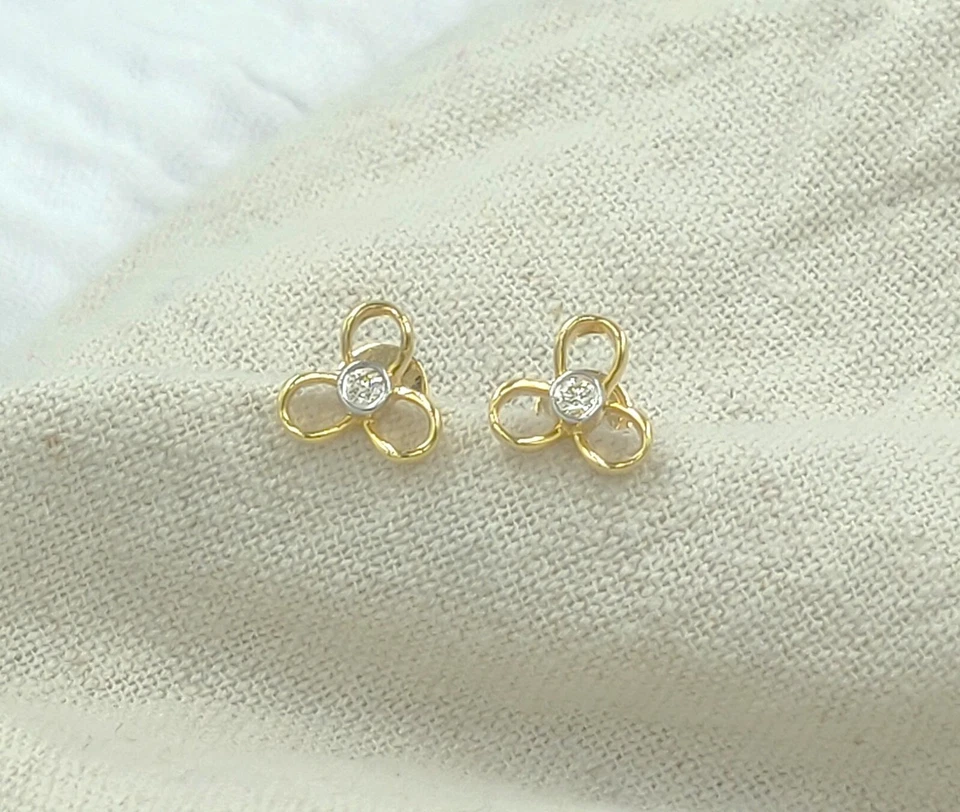 Pendiente Flor Oro Sólido 14K Hecho con Diamante Natural Regalo Aniversario. Foto 2 de 4