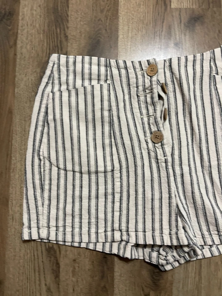 Pantalones Cortos Maurices, Para Mujer Talla 12, Negro Crema, Rayas, Botón Mosca, Mezcla de Lino Foto 3 de 4