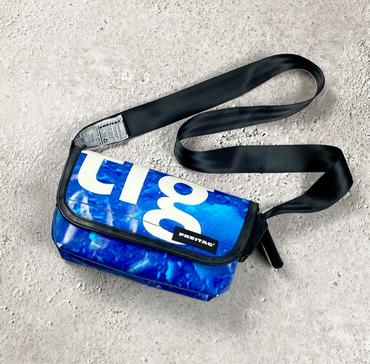 RARE Freitag F41 HAWAII FIVE-O Recycled Water Print Blue RARE Freitag F41 HAWAII FIVE-O Recycled Water Print Blue