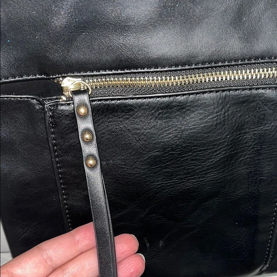 Clarks Black Classic Crossbody Messenger Bag Vegan Leather Adjustable Straps - Image 2 of 4