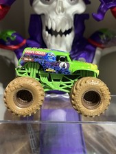 Monster Jam Grave Digger Gd2-26 Mystery Mudder Loose Truck Htf 164 Green Body