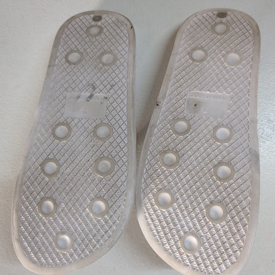 Chanclas sin cordones Ed Hardy para mujer 8 blancas gráficas calavera rosa y corazón espuma suave Foto 4 de 4