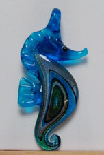SEAHORSE ART GLASS BLUE GOLD SILVER SPARKLE PATTERN PENDANT