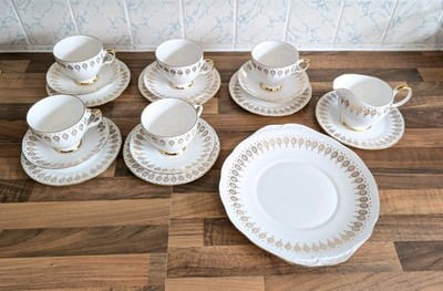 Queen Anne Bone China Gold Scroll Teeservice Teeteller Kuchenteller Milchkännchen 