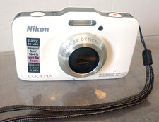 Nikon Coolpix S31 Waterproof 10.1mp Camera White w/battery and charger tested