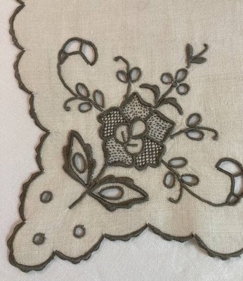 12 UNUSED Madeira Hand Embroidered Linen Napkins 17'' Original Label Deep Coffee