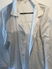 White Unisex Medical Lab Coat Button-Up with Collar for Medical Professionals