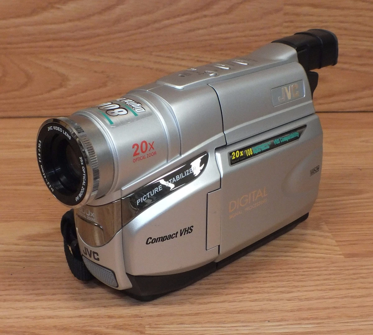 JVC GRAXM17U VHS Video Camera Camcorder w/ Charger Battery & Blank