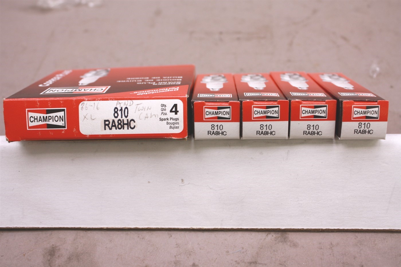 Pack of 4 Champion RA8HC Spark Plugs Harley 88  95 Twin Cam 86  up Sportster