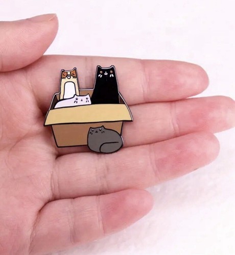 Cute 4 Cats And A Box Enamel pin badge - Picture 7 of 11
