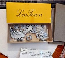 HO Scale Lee Town Mack Pierce Ext.   Pumper Firetruck