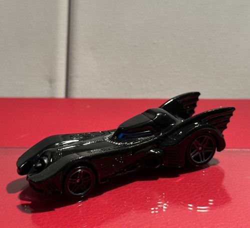 Hot Wheels Black Batmobile DC B3542 and Batmobile B3542 Black w/Red Stripes (2) - Picture 6 of 24