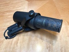 Shure SM7 Dynamic large diaphragm Microphone