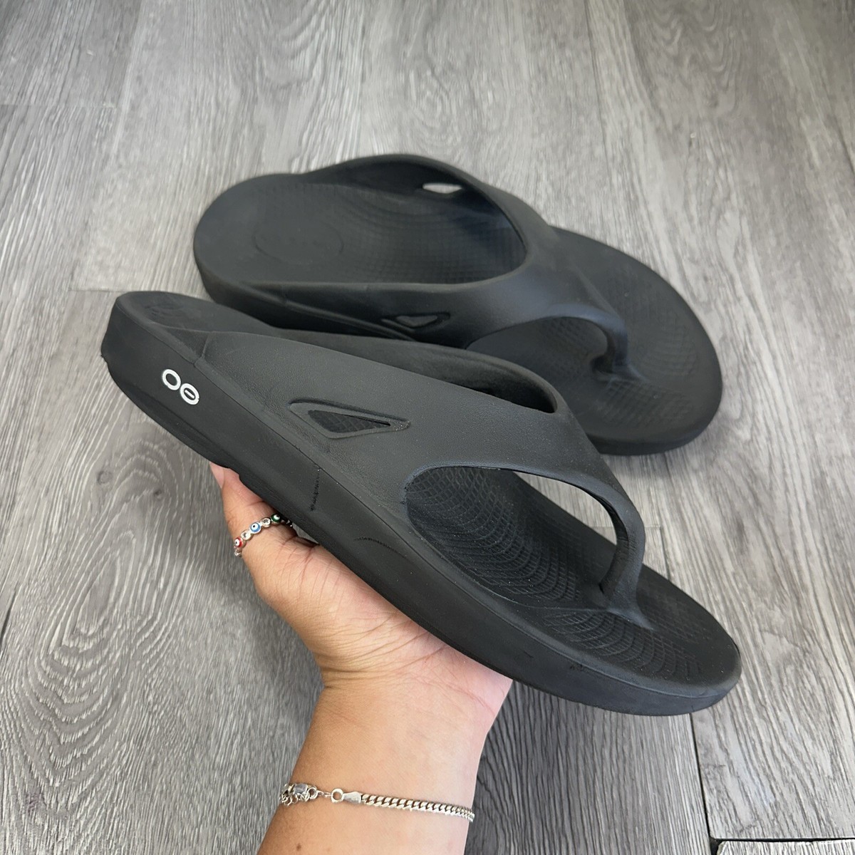Oofos Black Original Recovery Sandals Mens 8 Womens 10 Oofos Original Mens Comfort Recovery Sandals - Black – SURF  main image 4