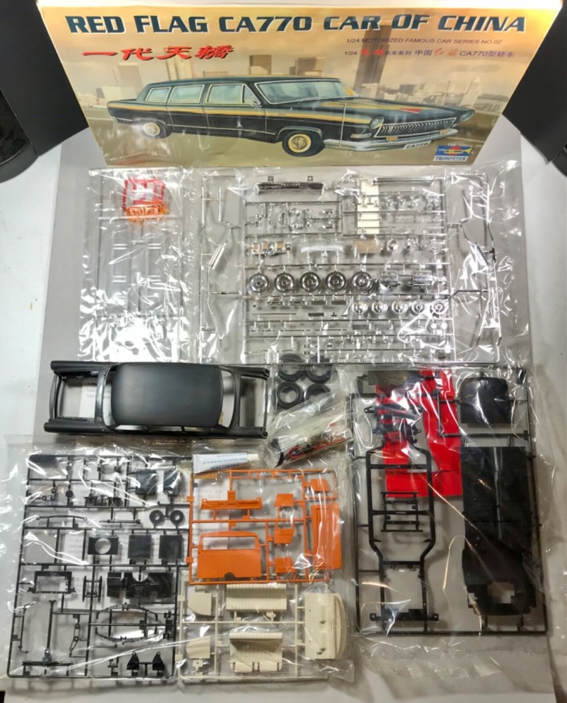 TRUMPETER RED FLAG CA770 CAR OF CHINA 1/24 MOTORIZED MODEL KIT