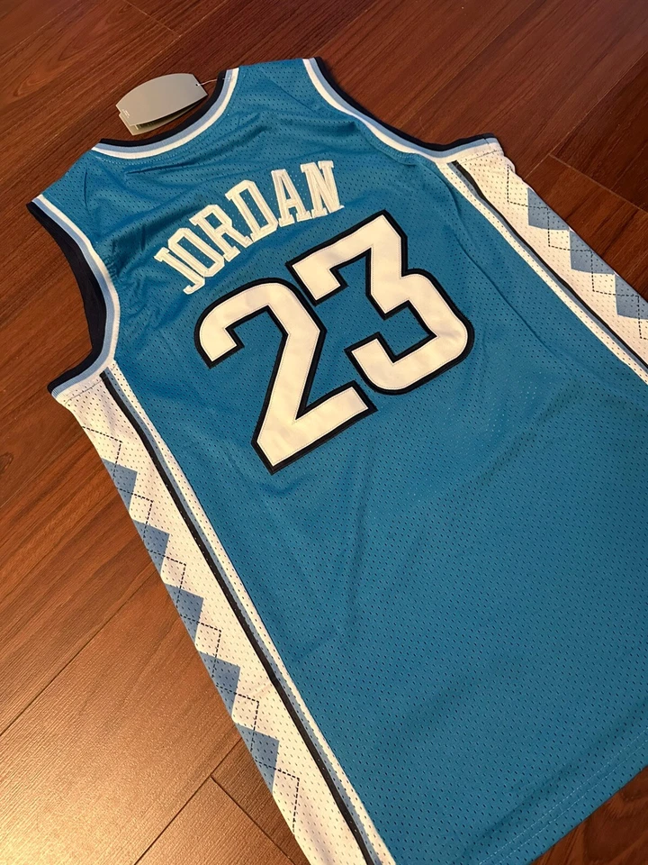 Nueva con etiquetas Camiseta de baloncesto Michael Jordan X-Large #23 North Carolina Tar Heels EE. UU. Foto 3 de 4