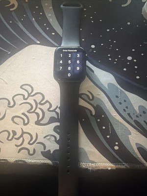 Apple Watch SE 1st Gen 44mm (GPS + Cellular) Black Aluminum - Nylon Band