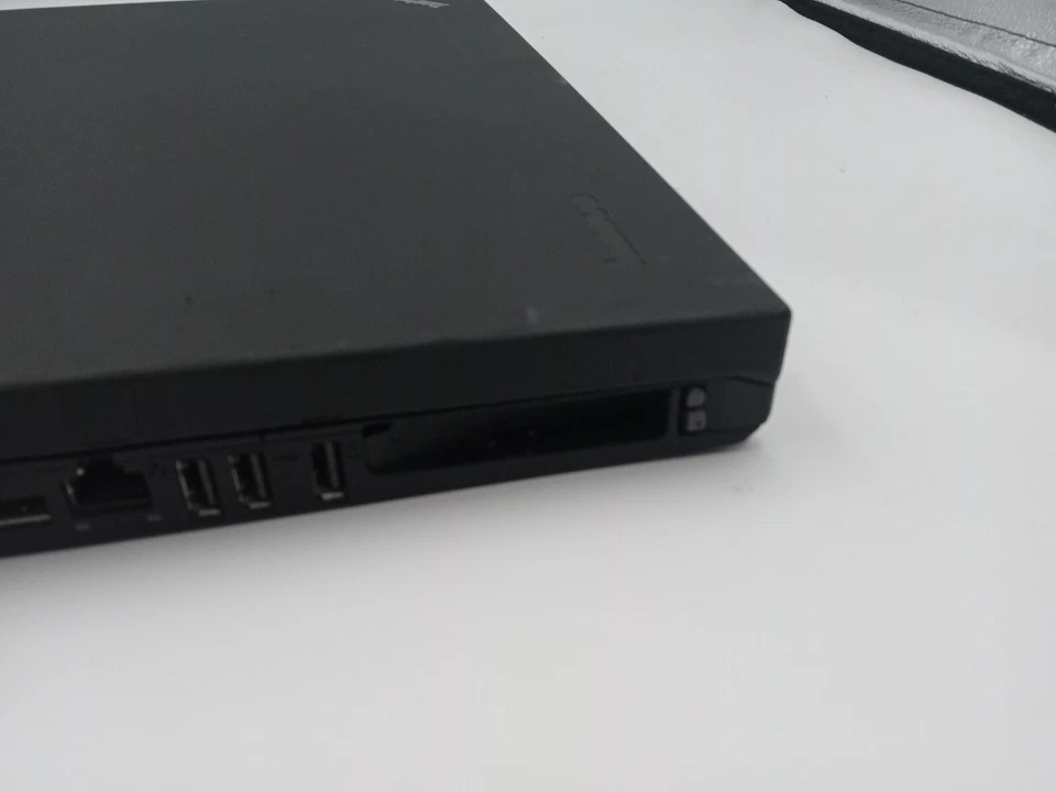 Portátil Lenovo ThinkPad T500 15" Intel C2D 2,26 GHz 4 GB 64 GB SSD WinXP -LEER -RR Foto 4 de 4