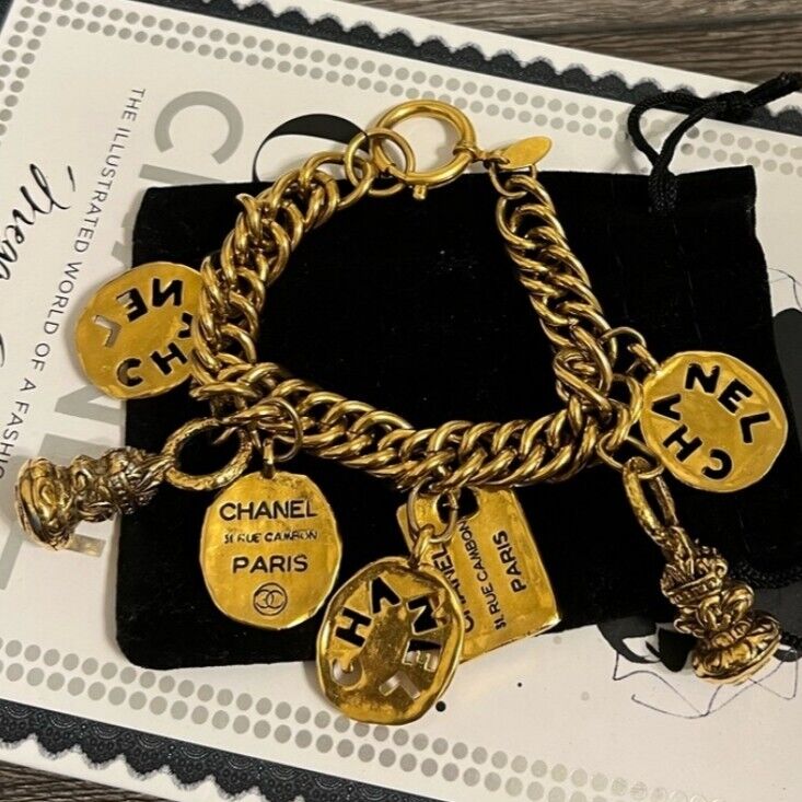 Authentic CHANEL Vintage 31 RUE CAMBON CHARM chunky Gilt Authentic CHANEL Vintage 31 RUE CAMBON CHARM chunky Gilt
