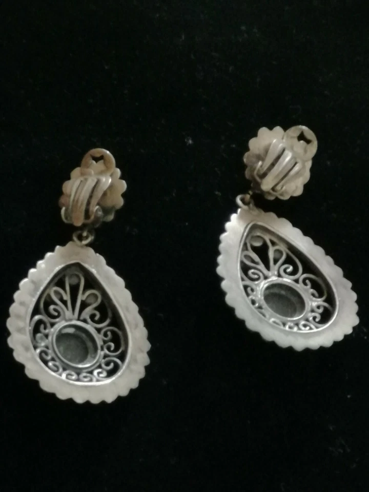 Antichi orecchini pendenti da donna in argento  800 e corallo degli anni 40-50 - Immagine 4 di 4