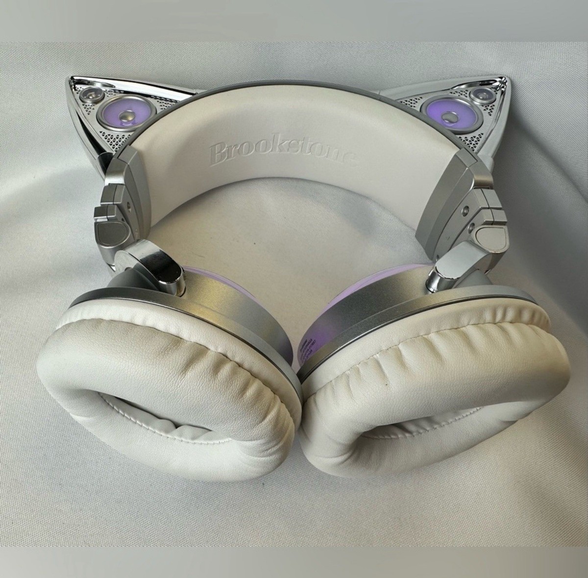 Brookstone 320538 Limited Edition Ariana Grande Wireless