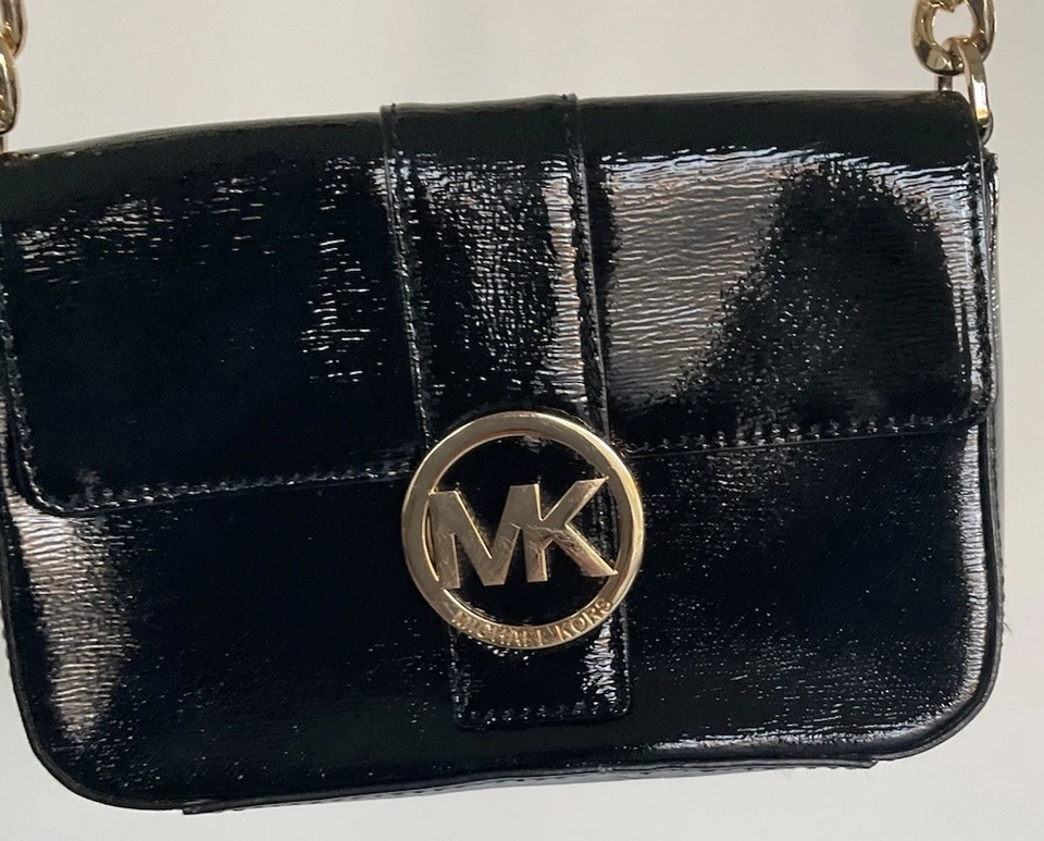 Michael Kors Saffiano patent Leather Crossbody Bag Black Gold Chain going out - Image 2 of 4