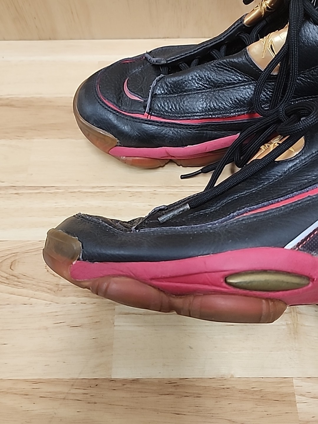 Reebok The Answer DMX 10 Men Size 9.5 J02565 Black Red Gold Training Shoes