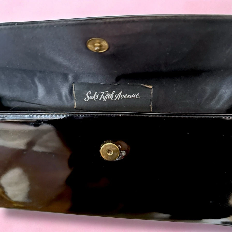 Cartera clutch de charol negra vintage Saks Fifth Avenue flor del pensamiento con bolsa para monedas Foto 2 de 4