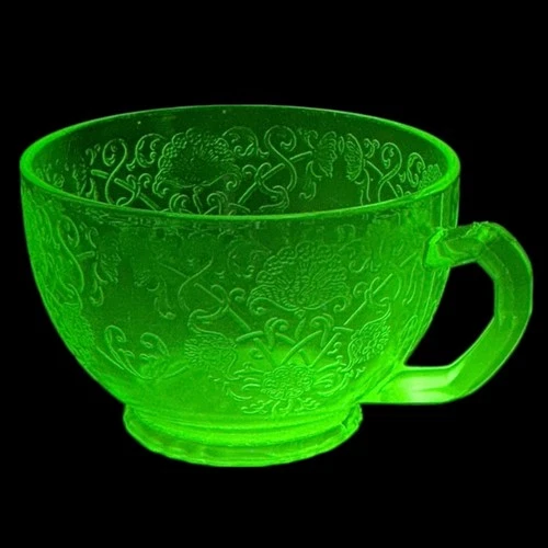 Hazel Atlas Florentine No 1 Poppy Green Vaseline Uranium Depression Glass Cup