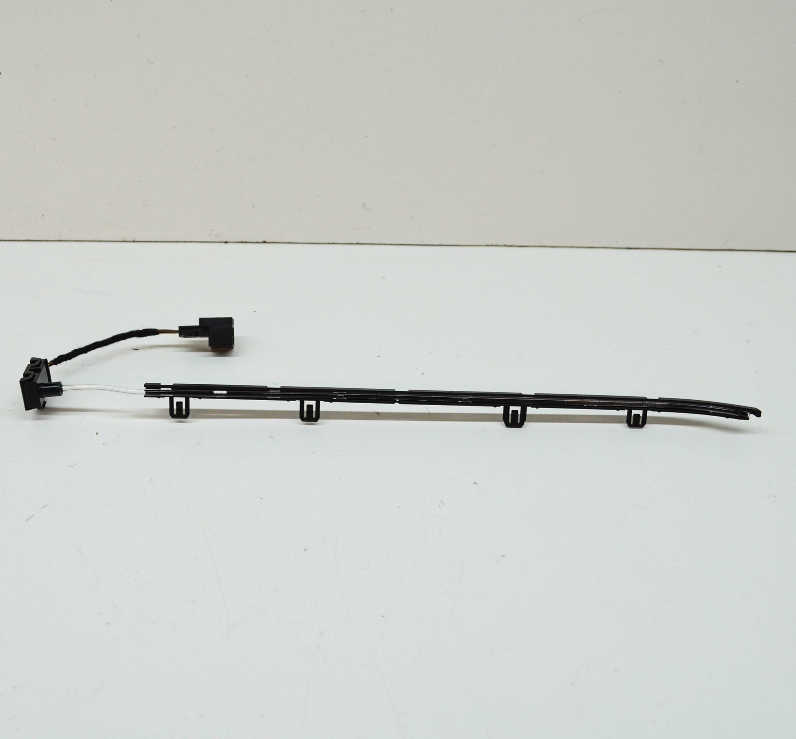NEW AUDI A4 B9 FRONT LEFT CENTER CONSOLE INTERIOR LIGHT FIBRE 8W0947093A