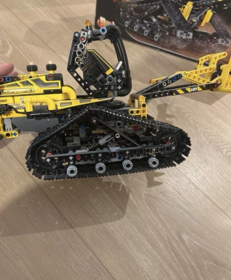 LEGO Technic 42094 Tracked Loader, photo 3 sur 5